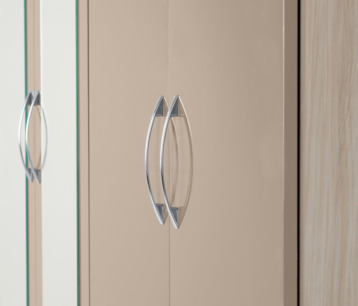 Nevada 6 Door 2 Drawer Wardrobe - Oyster Gloss/Light Oak Effect Veneer - view 7