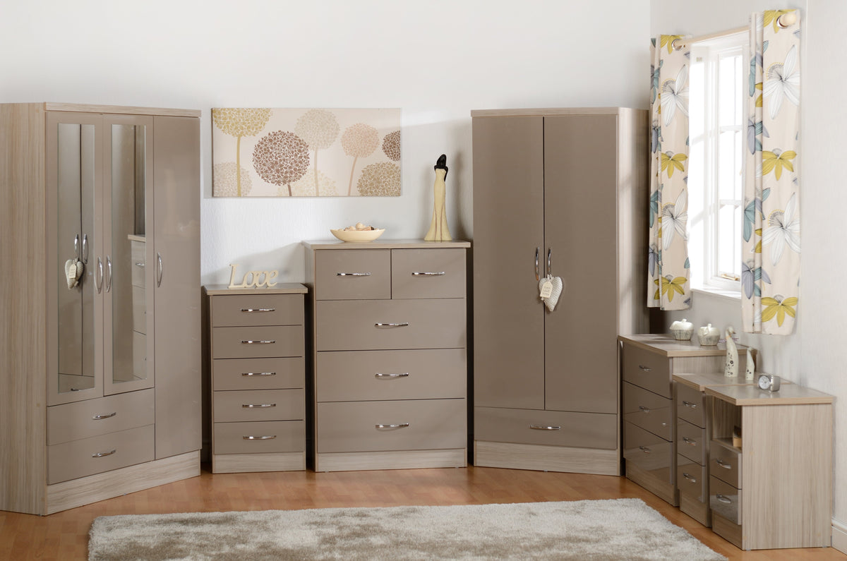 Nevada 3 Drawer Bedside - Oyster Gloss/Light Oak Effect Veneer - view 4