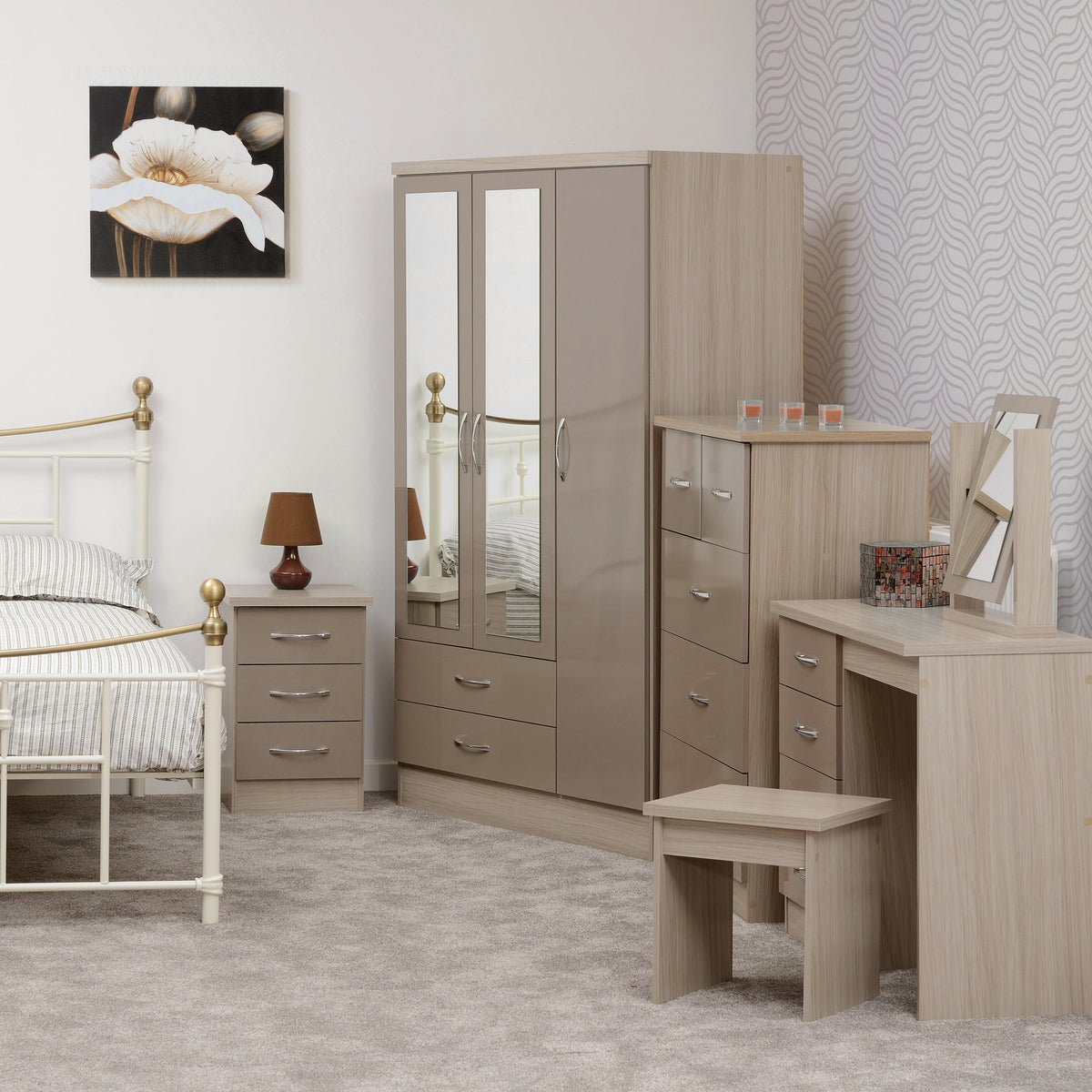 Nevada 3 Drawer Bedside - Oyster Gloss/Light Oak Effect Veneer - view 3