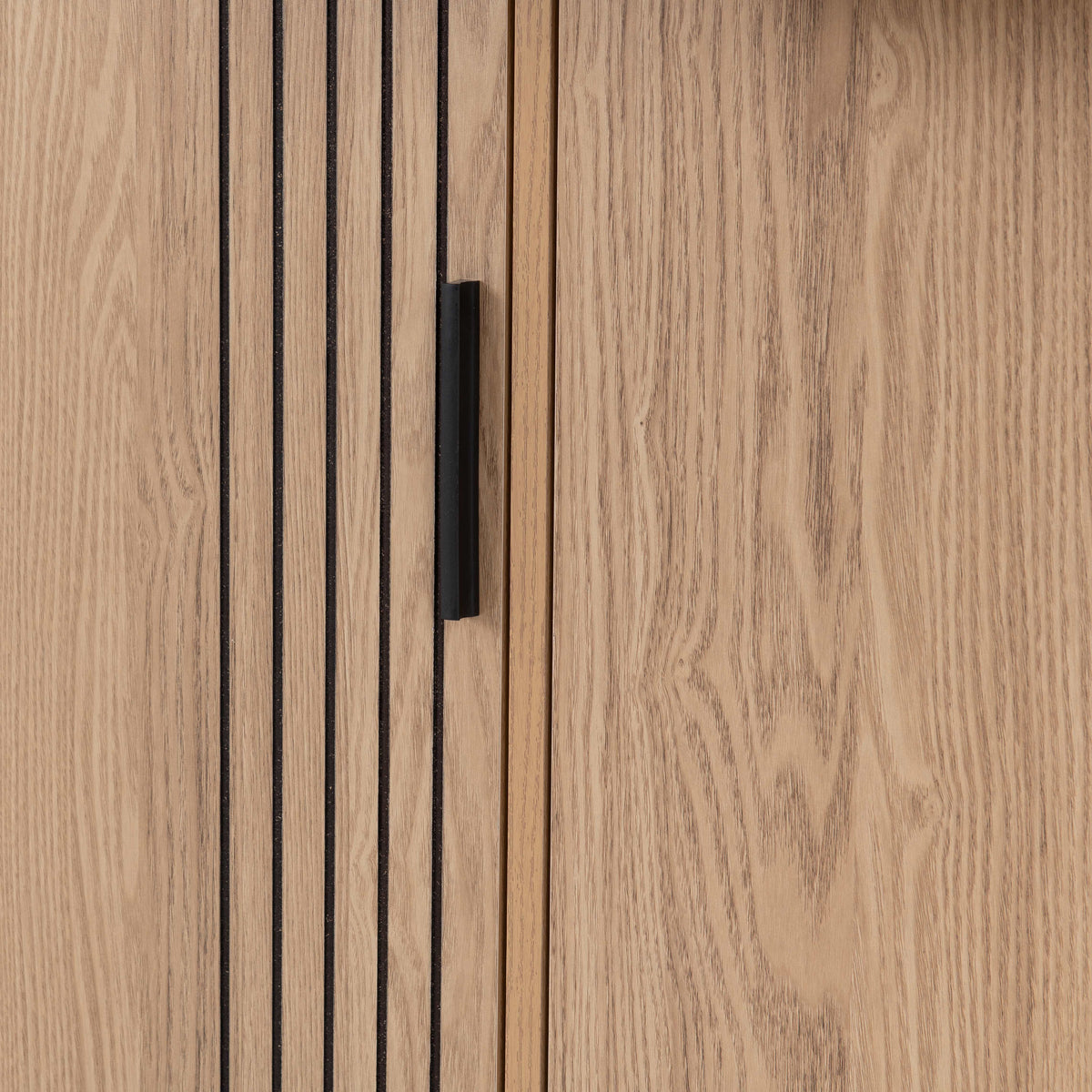 Tessa 3 Door 2 Drawer Sideboard - Natural Oak Effect - view 4