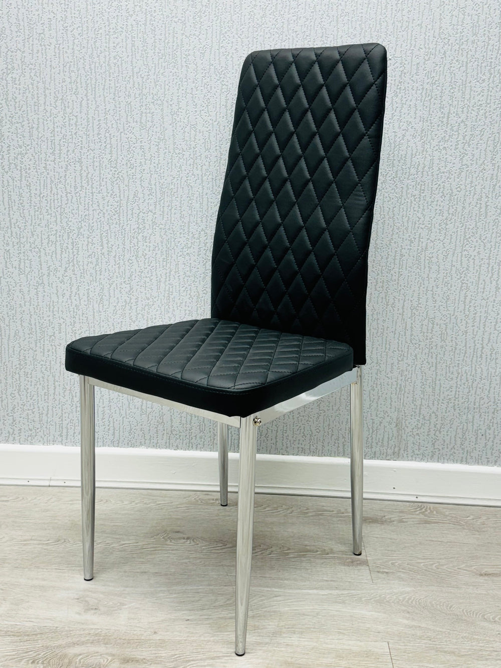 Morano Black Glass Table with California Chairs