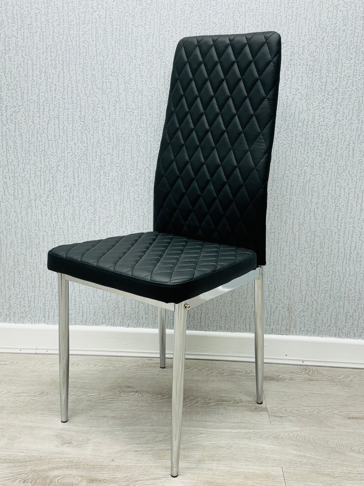 Morano Black Glass Table with California Chairs
